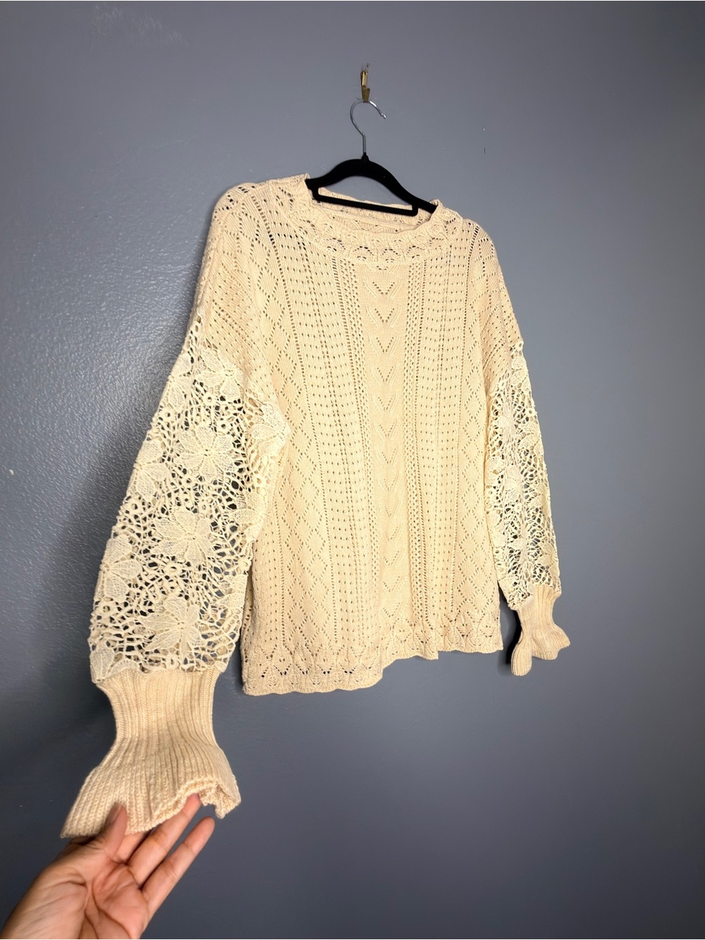 Cream Cotton Blend Crochet Lace Sleeve Cable Knit Sweater Medium